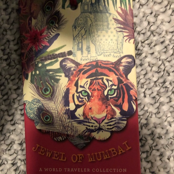 Jewel of Mumbai decorative pillows - Picture 2 of 5